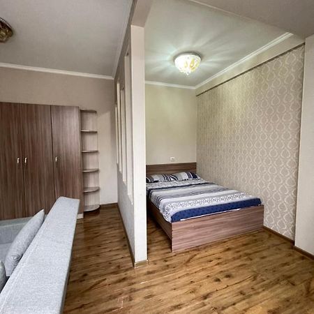Rent Home Kg На Манаса Боконбаева Bisjkek Buitenkant foto